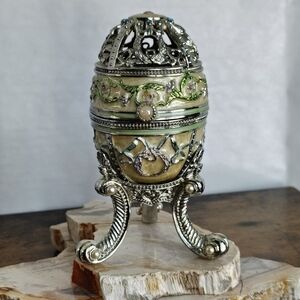 Williamstown Music Box Collection Hand Painted Pastel Easter Egg Music Box